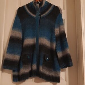 Blues, Teal, Black 2x Sweater pockets on front and snap buttons
